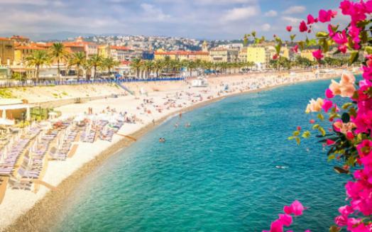 Die Côte d'Azur mit kleinem Budget: Erschwingliche Strandziele