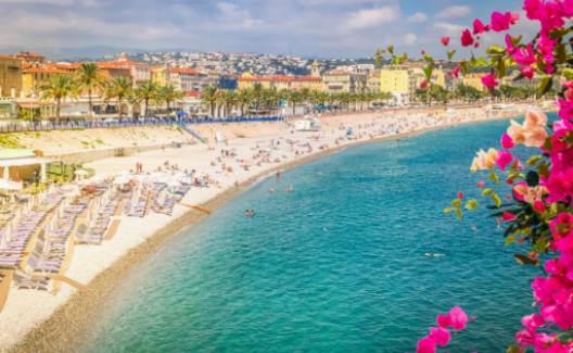 Frühling an der Côte d'Azur: Blühende Schönheit und mildes Wetter.