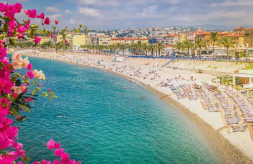 Sommer an der Côte d'Azur: Sonne, Meer und prunkvolle Festivals