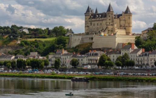 Kulinarische Genüsse: Entdecken Sie die Speisen und Weine des Loire-Tals.