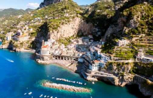 Die Kunst des Limoncello: Enthüllung des flüssigen Goldes von Amalfi.