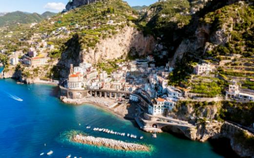 Boutique Bliss: Entdecken Sie einzigartige Boutique-Hotels in Amalfi.