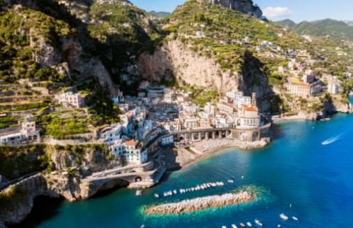 Opulente Unterkünfte: Enthüllung der Luxushotels und Resorts in Amalfi.