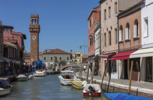 Die verborgenen Schätze von Murano und Burano entdecken.