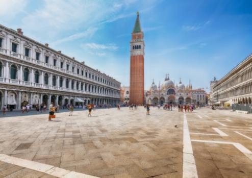 Handwerkliche Käsesorten und luftgetrocknete Wurstwaren aus Rialto.