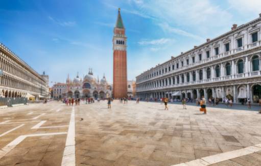 Öffentliche Verkehrsmittel und Spaziergänge: Nachhaltiges Navigieren in Venedig