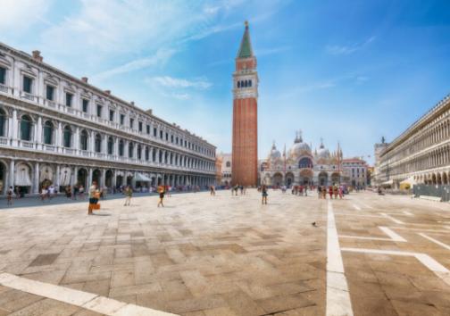 Die Nachtmarkt von Venedig erkunden: Ein Einkaufsparadies.