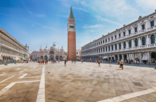 Genießen Sie die Outdoor-Kinoerlebnisse in Venedig.