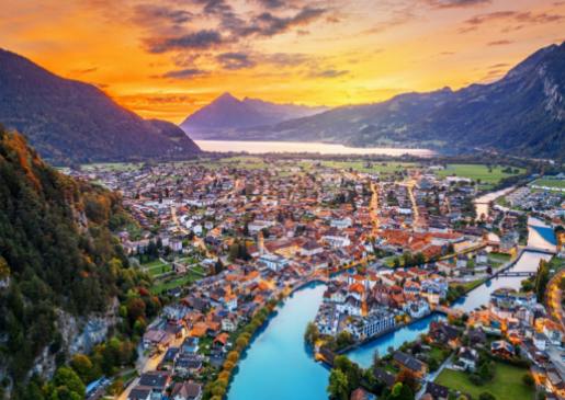 Drachenfliegen in Interlaken: Gleite über die Schweizer Landschaft