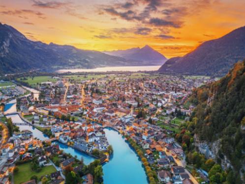 Eisklettern in Interlaken: Aufstieg an den gefrorenen Wasserfällen der Schweiz