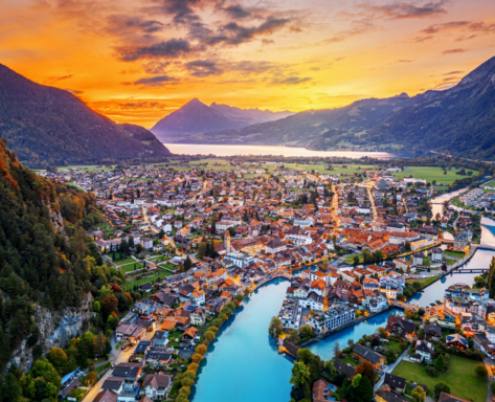 Erkunden der Outdoor-Märkte von Interlaken nach einzigartigen Fundstücken.