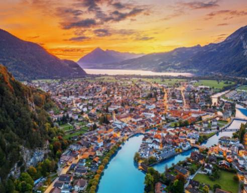 Interlaken in die Berge: Seilbahnen und Bergbahnen