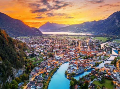 Abenteuersportarten im Haslital: Vom Fallschirmspringen bis zum Canyon Swing.