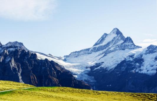 Wandern jenseits des Horizonts: Verborgene Pfade und alpine Wunder entdecken.