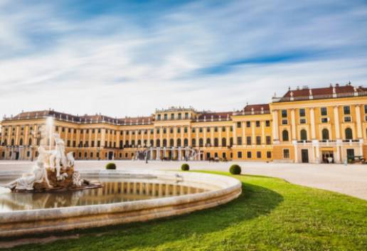 Der Majestätische Schloss Schönbrunn: Die Erbschaft des Habsburger Adels