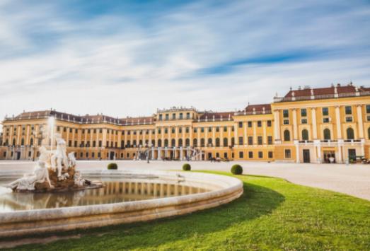 Augarten: Eine Mischung aus barocken Gärten und zeitgenössischer Kultur.